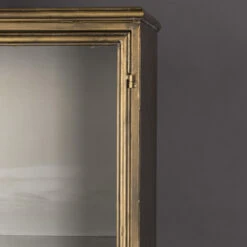 Vitrinekast Antiek Messing -WOOOD Verkoopwinkel dutchbone gertlush antiek messing vitrinekast 06