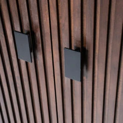 Donkerbruine Kast Met Houten Latjes -WOOOD Verkoopwinkel eleonora remi donkerbruine kast met houten latjes 06