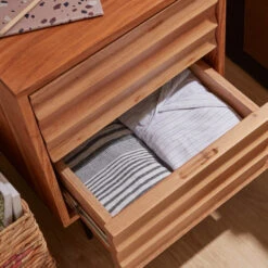 Nachtkastje Van Licht Hout -WOOOD Verkoopwinkel kave home delsie nachtkastje van licht hout 03 1