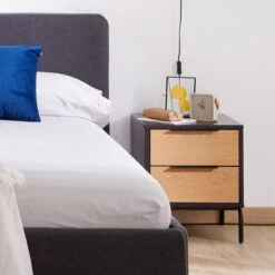 Nachtkastje Zwart Met Eiken -WOOOD Verkoopwinkel kave home savoi nachtkastje zwart met eiken 03 1