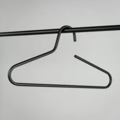 Kledinghanger Zwart Set Van 5 St. -WOOOD Verkoopwinkel kledinghanger rvs spinder vitorie zwart 01