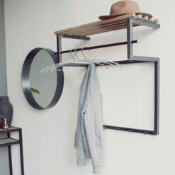 Grote Kapstok Zwart Metaal Met Eiken -WOOOD Verkoopwinkel metalen kapstok blacksmith spinder design rizzoli 02 2