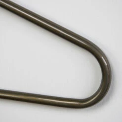 Kledinghanger Van RVS Blacksmith Set 5 St. -WOOOD Verkoopwinkel spinder design victorie kledinghanger van rvs blacksmith 03