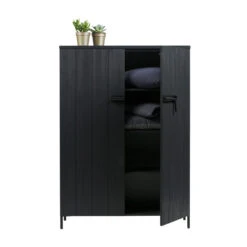 WOOOD Zwarte Kast Grenen Diep Zwart -WOOOD Verkoopwinkel woood bruut zwarte houten wandkast 04