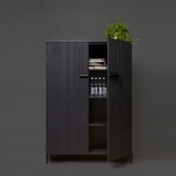 WOOOD Zwarte Kast Grenen Diep Zwart -WOOOD Verkoopwinkel woood bruut zwarte houten wandkast 05
