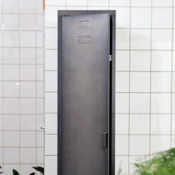 WOOOD Smalle Lockerkast Metaal -WOOOD Verkoopwinkel woood cas metalen lockerkast 07