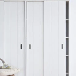 WOOOD Witte Kast Met Schuifdeuren -WOOOD Verkoopwinkel woood row witte opbergkast in grenen 04