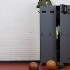 WOOOD Hoge Lockerkast Van Grenen -WOOOD Verkoopwinkel woood stijn hoge lockerkast van grenen 06