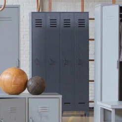 WOOOD Hoge Lockerkast Van Grenen -WOOOD Verkoopwinkel woood stijn hoge lockerkast van grenen 07