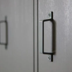 WOOOD Hoge Lockerkast Van Grenen -WOOOD Verkoopwinkel woood stijn hoge lockerkast van grenen 08